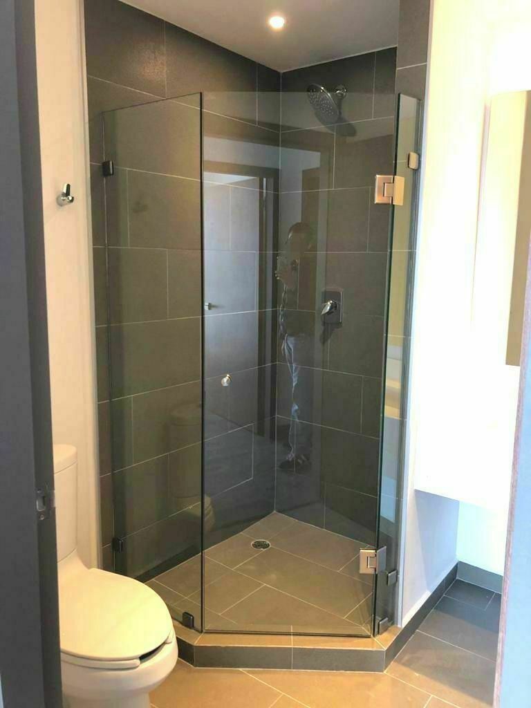 Baños con cancel de cristal templado, foto 5 de 23