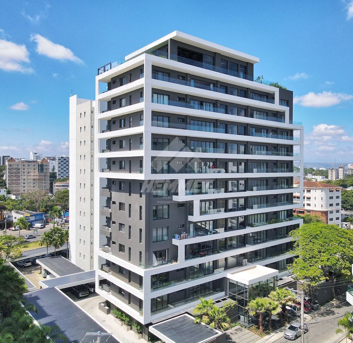 TORRE CON PICUZZY Y GIMNASIO CERROS GURABO, foto 1 de 19