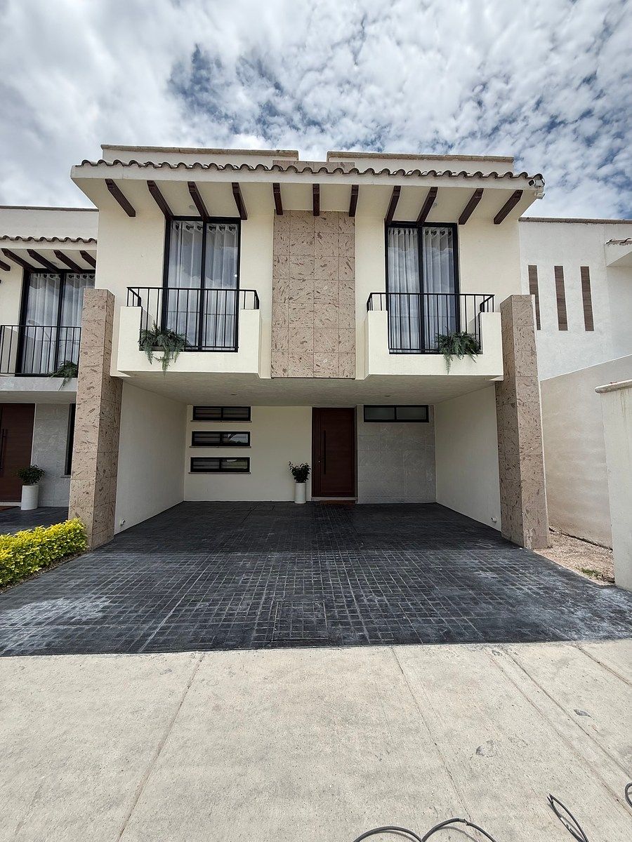 VENTA DE CASA EN REAL DEL BOSQUE MODELO BROCELIANDE, foto 1 de 21