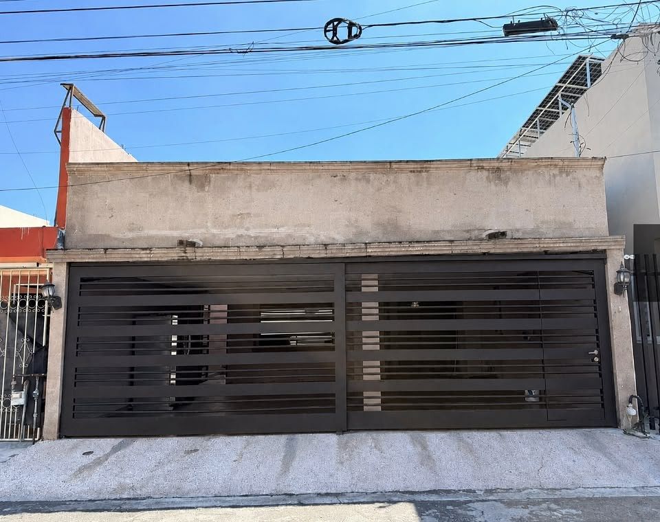 CASA À VENDA NO LAS PUENTES 14° SETOR, SAN NICOLÁS DE LOS GARZA, foto 1 de 18