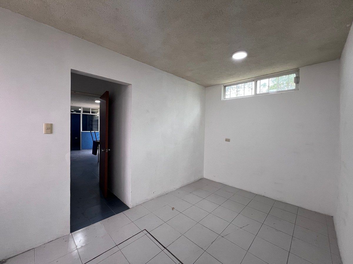 Office in Jardines de San Manuel, Puebla, photo 15 of 31