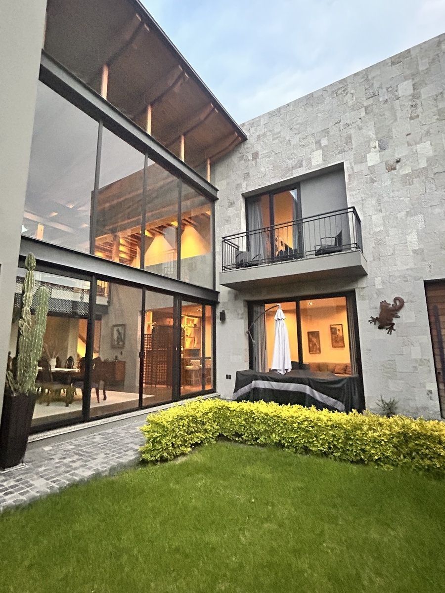 Hermosa Casa Vanguardista con acabados de Lujo, foto 1 de 24