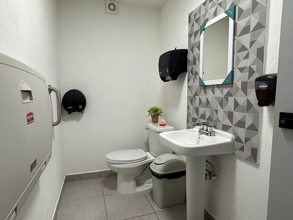 Baño sala de espera, foto 8 de 10