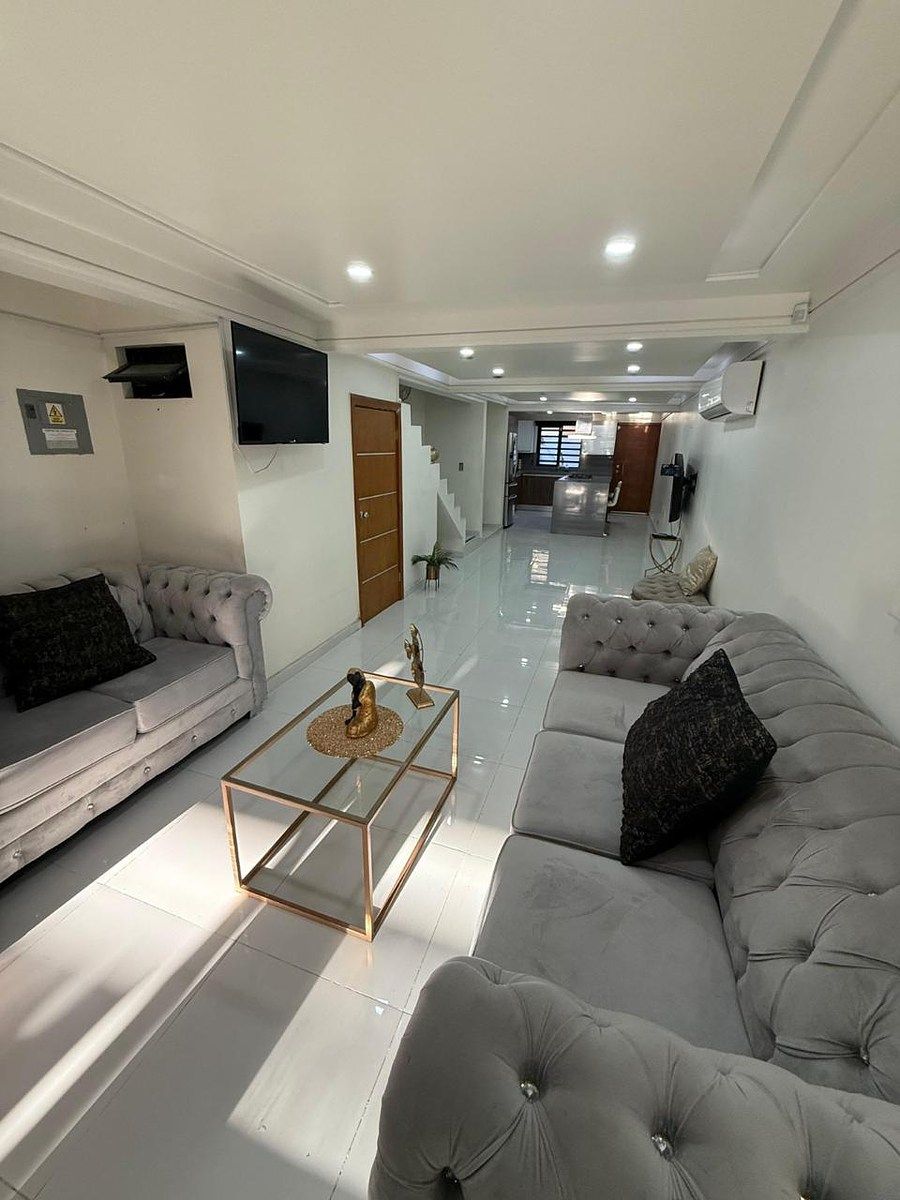CASA EN VENTA CERCA DE LA LINEA, photo 1 of 26