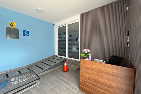 EN RENTA Consultorio médico (Primer nivel) sobre el Boulevard La Salle