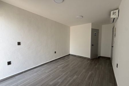 EN RENTA Consultorio médico (Primer nivel) sobre el Boulevard La Salle