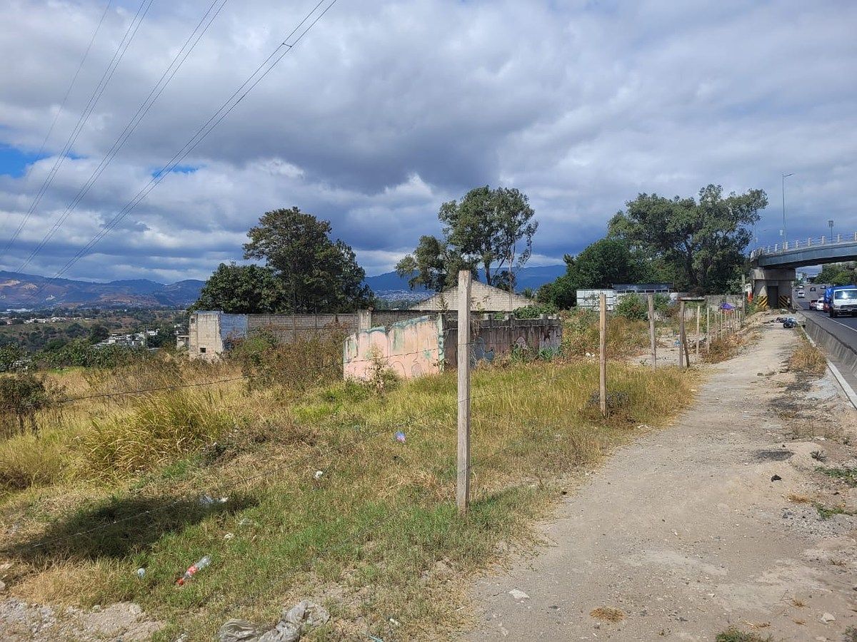 TERRENO COMERCIAL EN VENTA — UNA MANZANA SOBRE AVENIDA PETAPA - Image 2