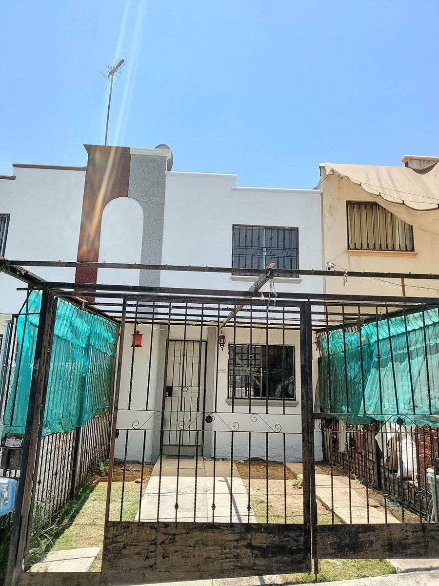 CASA DE 2 PLANTAS 2 RECAMARAS EN FRACCIONAMIENTO LAURELES ERENDIRA/GI/LL/RBP, foto 1 de 15