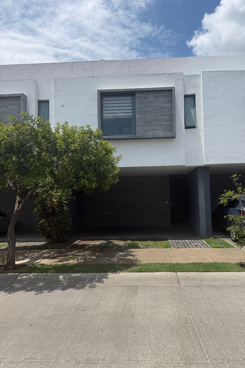 CASA EN FRENTA PUERTA LAUREL NORTE, foto 1 de 20