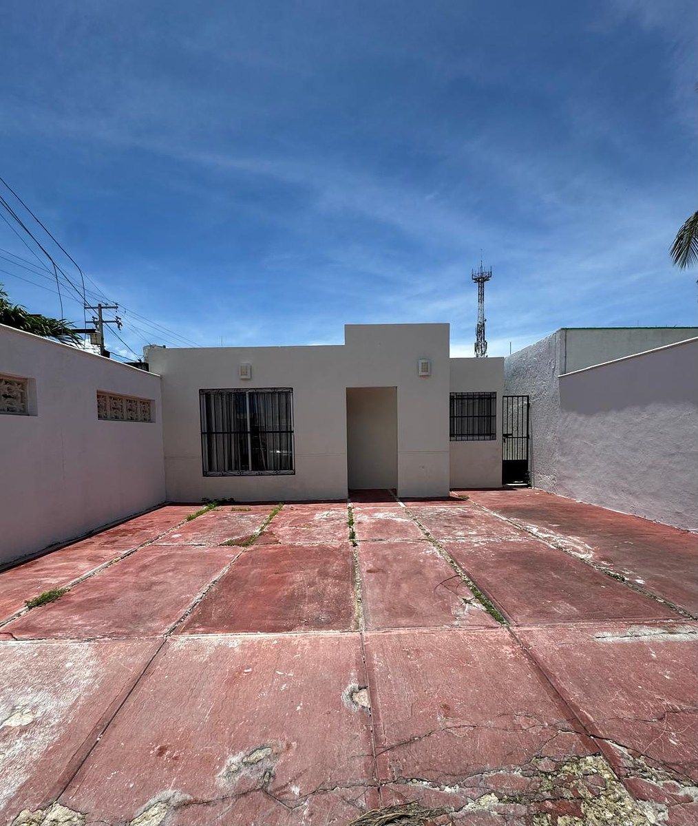 CASA REMODELADA EN BOSQUES DE MULSAY, ACEPTA INFONAVIT., photo 1 of 12