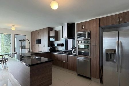 Casa en renta en cumbres del lago amueblada