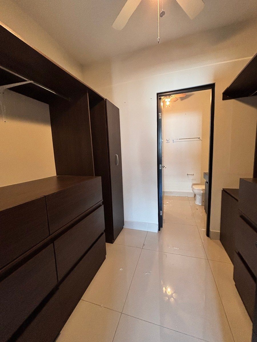 Vestidor Recámara principal, foto 15 de 19