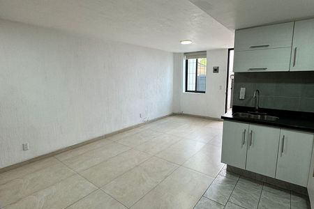 Casa reformada para alugar em Ciudad Granja, Zapopan | 2 quartos e pátio