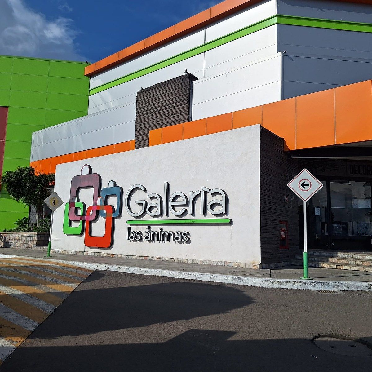 LOCAL EN VENTA EN PLAZA COMERCIAL, foto 1 de 8