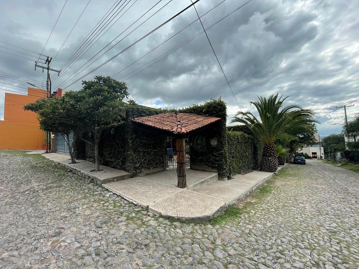 House in Villa de los Frailes, San Miguel de Allende, photo 2 of 48