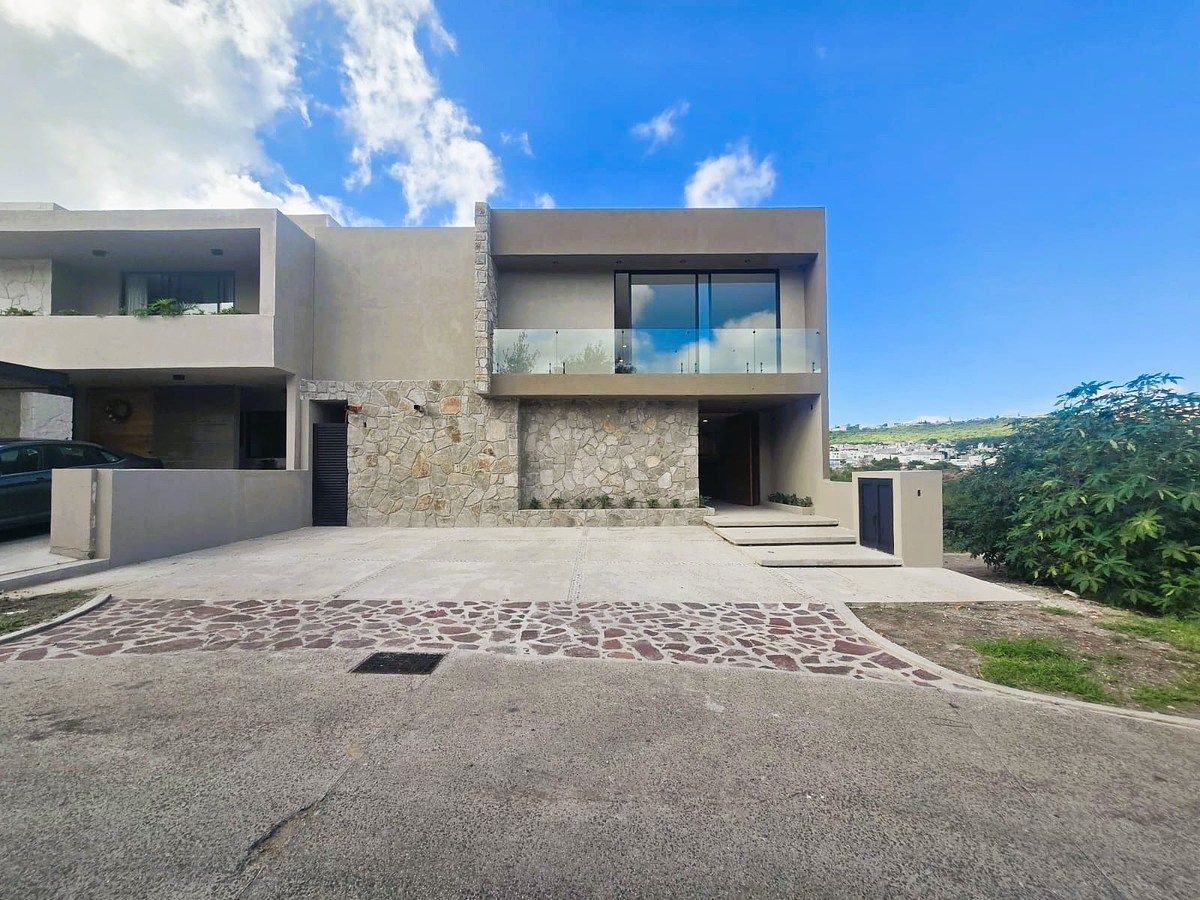✨Espectacular residencia de 3 niveles en venta en Cantera, Altozano‼️, foto 1 de 32
