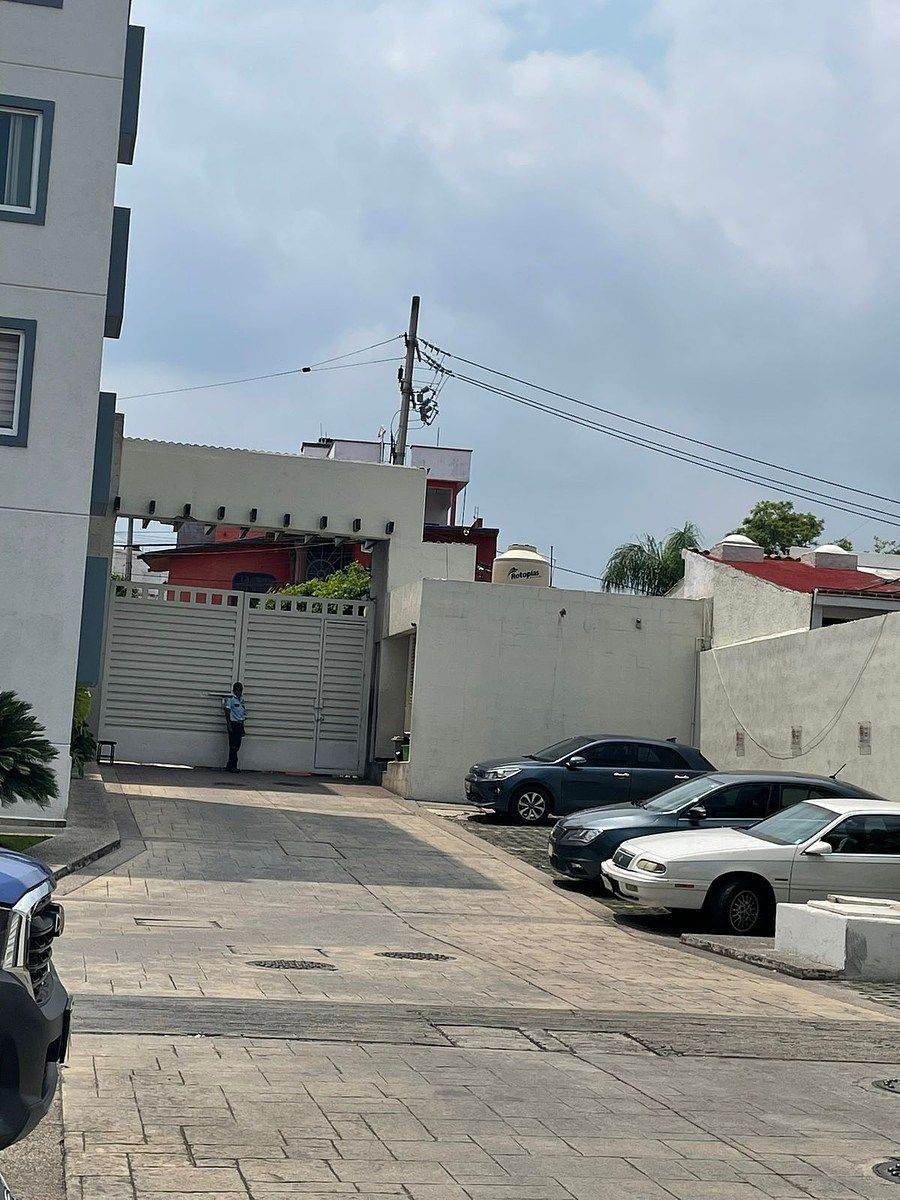 Caseta de vigilancia y estacionamiento de visitas, foto 7 de 21