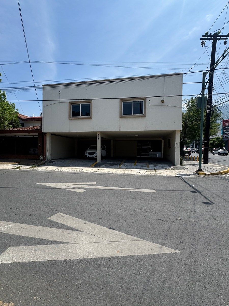 Casa com uso de solo comercial, foto 1 de 14