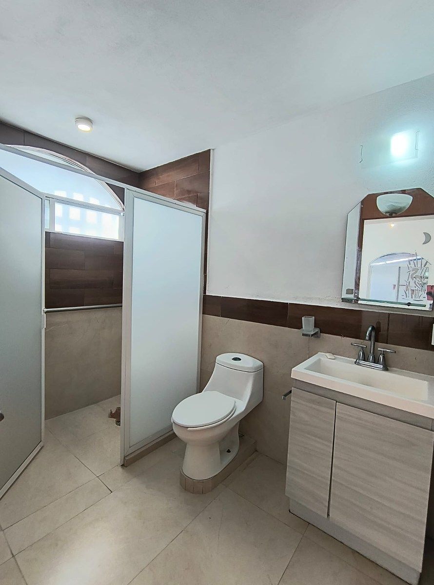 Baño de recámara principal, foto 6 de 14