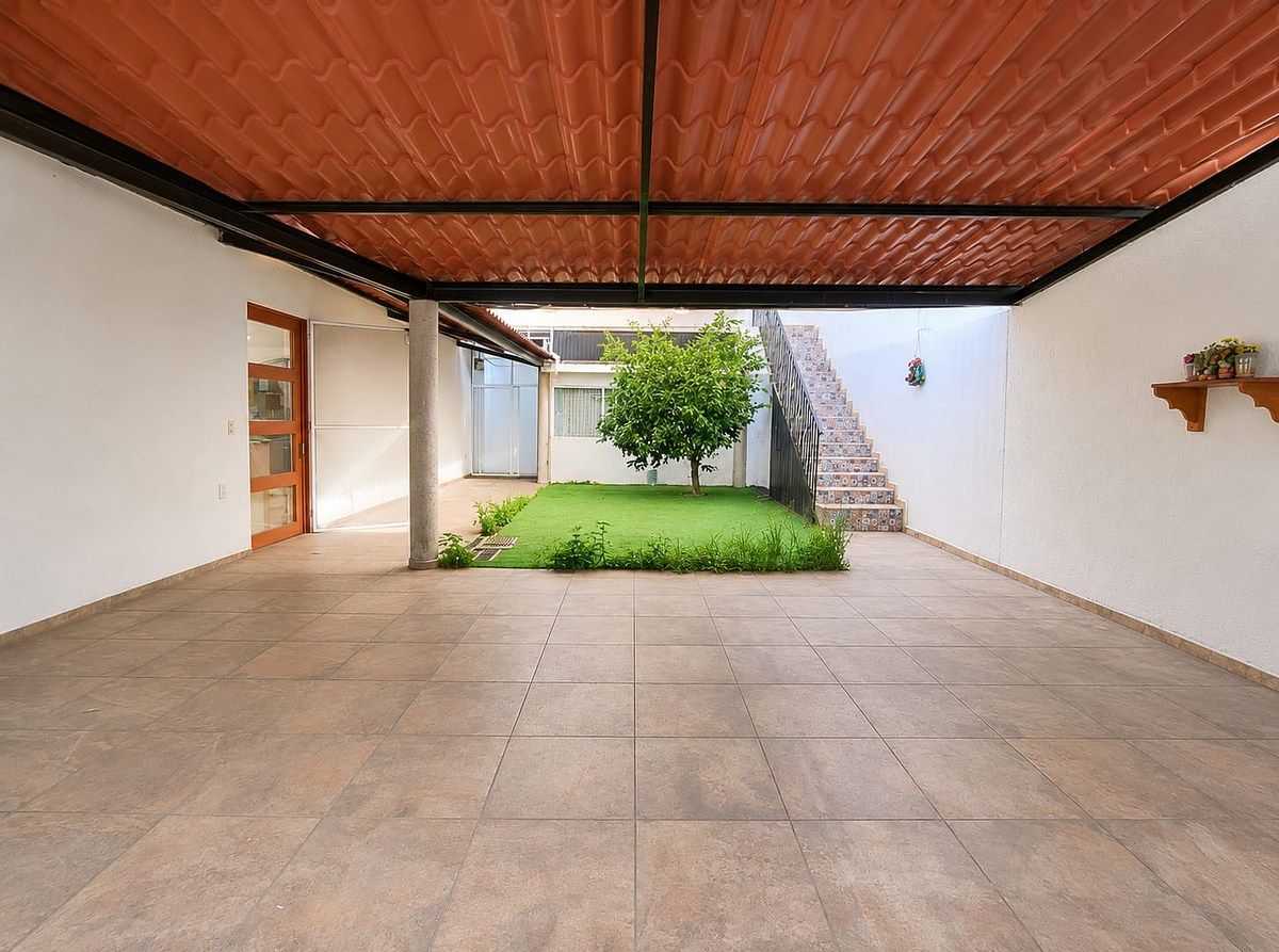 Espacio de estacionamiento, acceso a sala comedor, a PA, foto 2 de 14