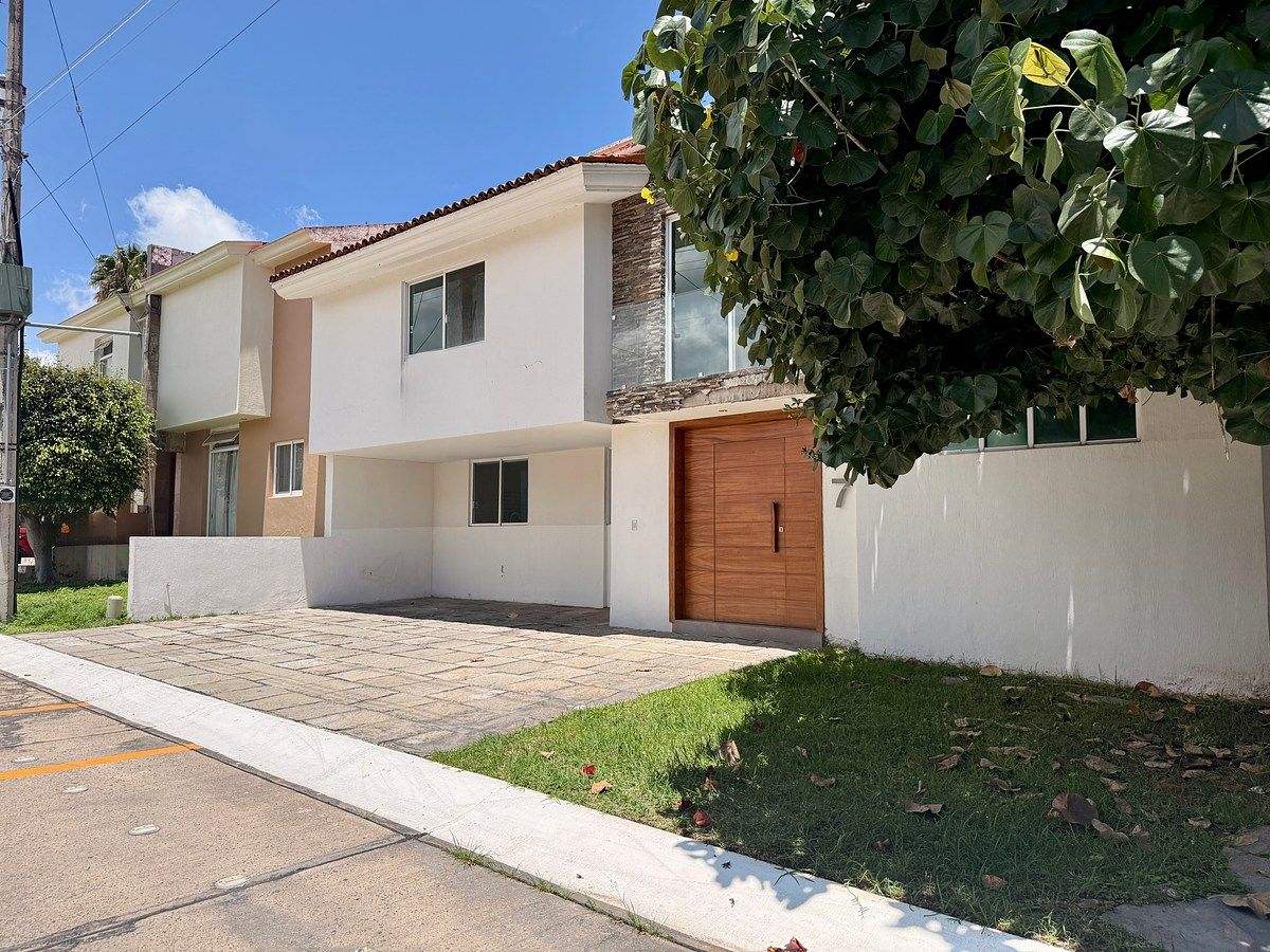 House in Gated Community in Jardín Real, Zapopan, photo 2 of 31