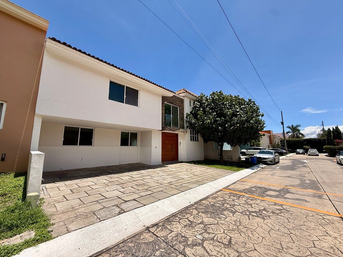 House in Gated Community in Jardín Real, Zapopan, photo 3 of 31