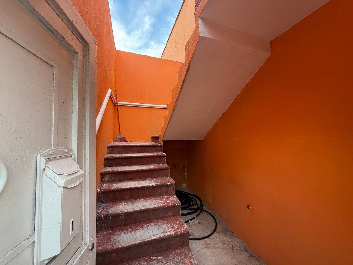 Escalera de acceso independiente, photo 3 of 13