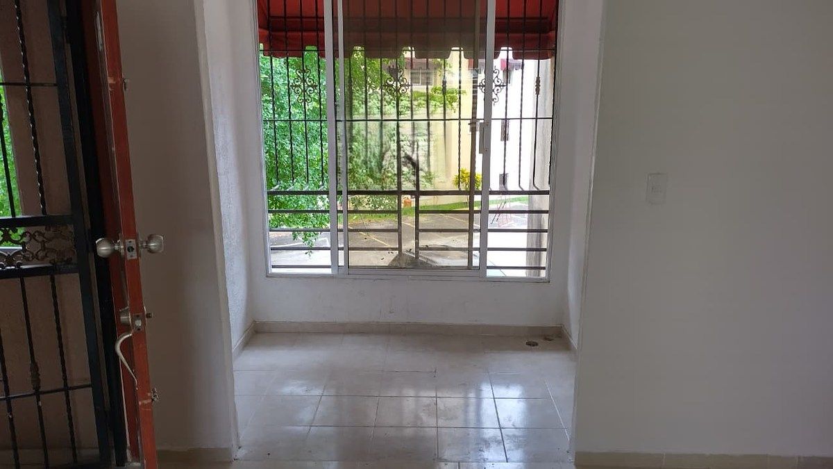 Carmen Renata III- Pantoja, foto 1 de 7