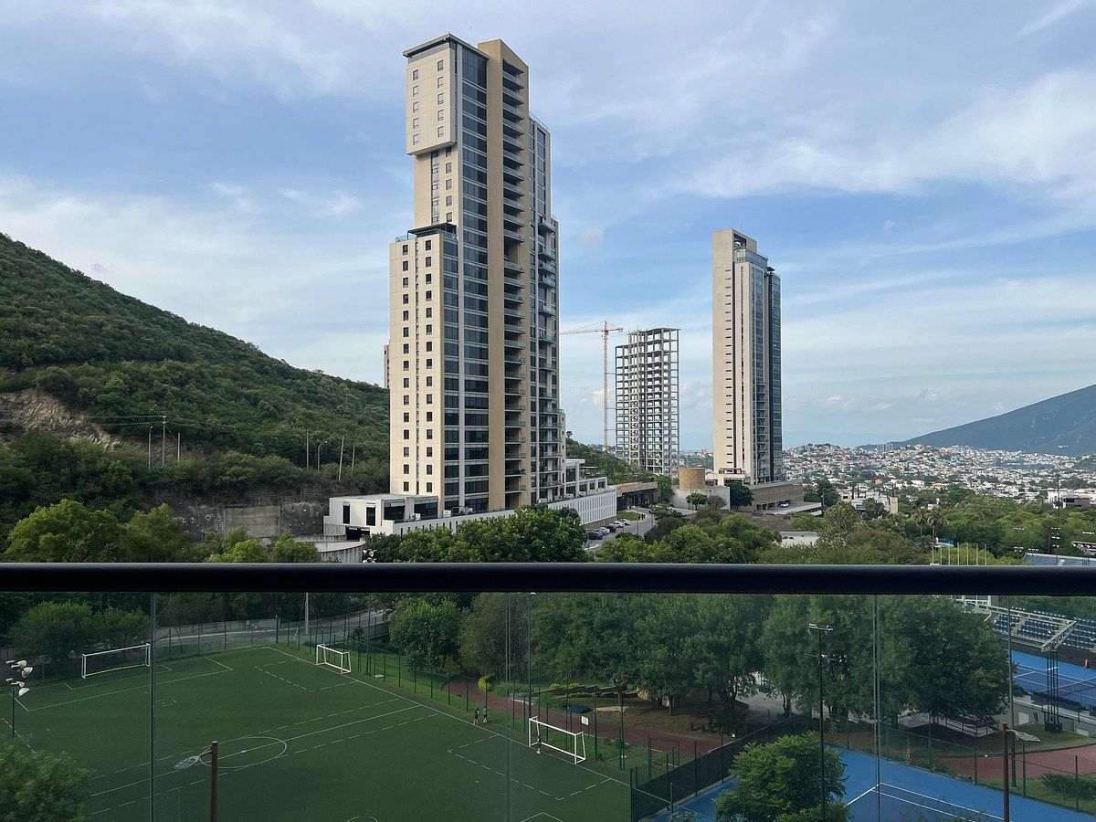 Apartamento à Venda na Torre Pietra (Obra Cinza/Remodelado), foto 1 de 11