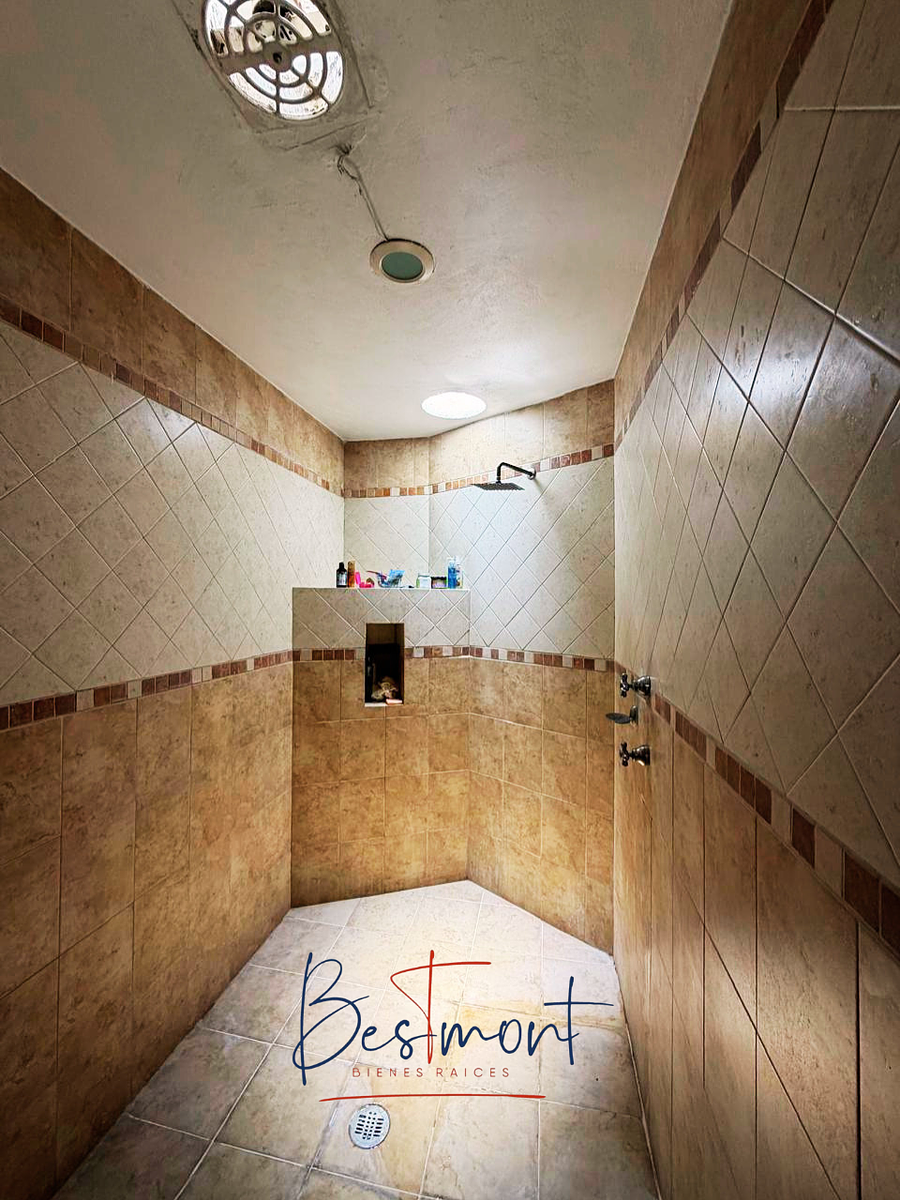 Baño completo en recámara principal, foto 18 de 33