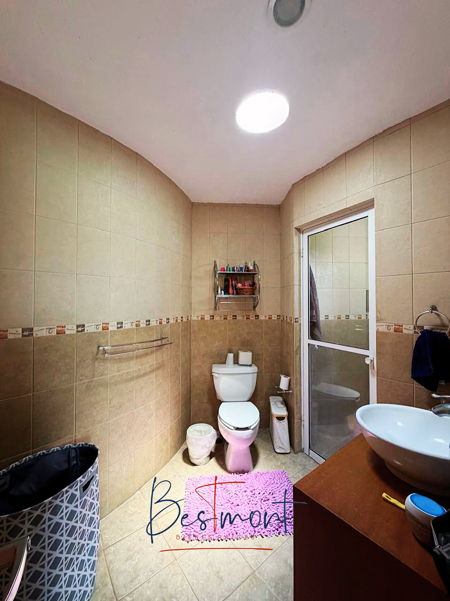 Baño completo en recámara secundaria 1, foto 20 de 33