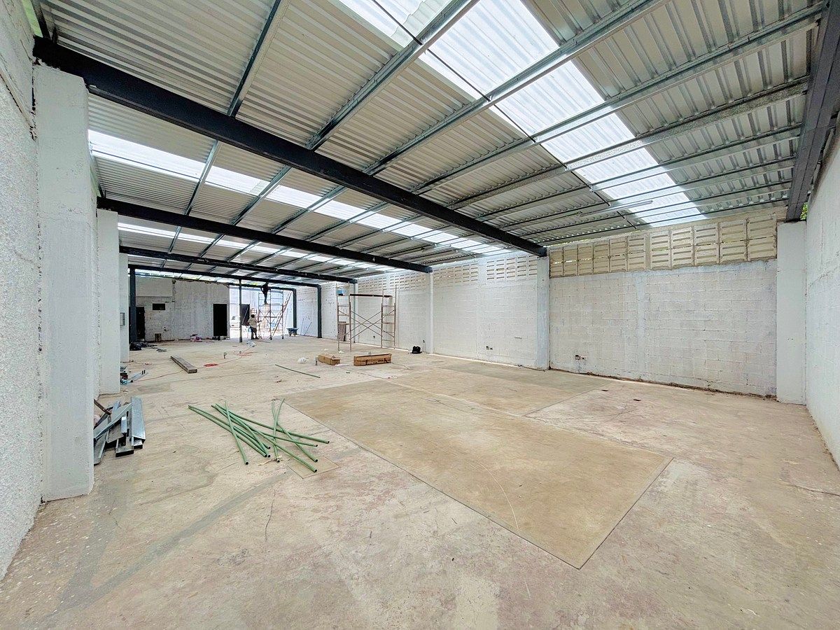 BODEGA SUPER ESPACIOSA CON EXCELENTE UBICACIÓN CON FÁCIL ACCESO A PERIFÉRICO, foto 1 de 11