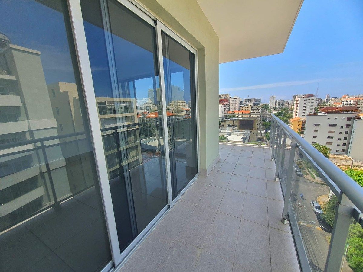 Apartamento en venta en Evaristo Morales. Piso alto, foto 1 de 15