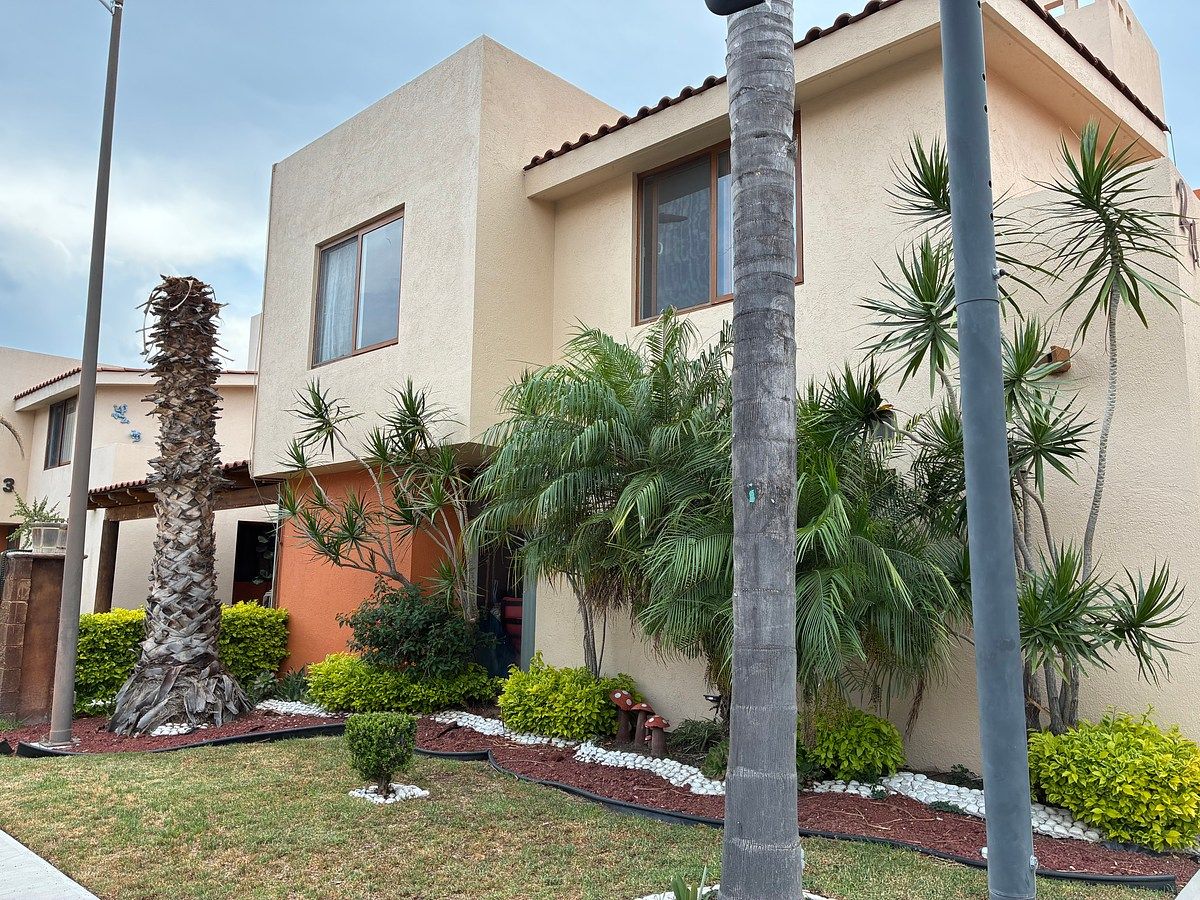 CASA EN RENTA EN PUERTA REAL  CORREGIDORA QUERETARO, photo 1 of 18