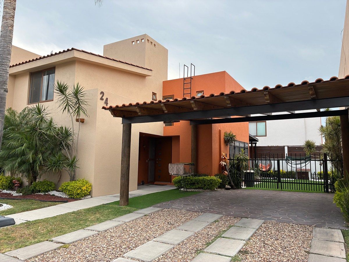 House in Gated Community in Fraccionamiento Puerta Real, Corregidora, photo 2 of 18