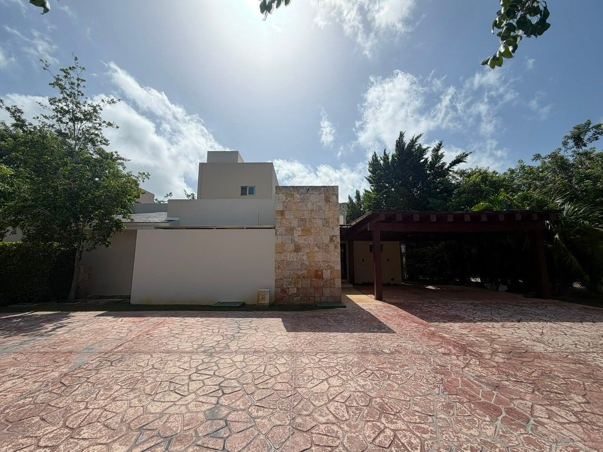 CASA PARA ALUGAR COM PAINÉIS SOLARES NO YUCATAN COUNTRY CLUB, MÉRIDA, YUC., foto 1 de 35