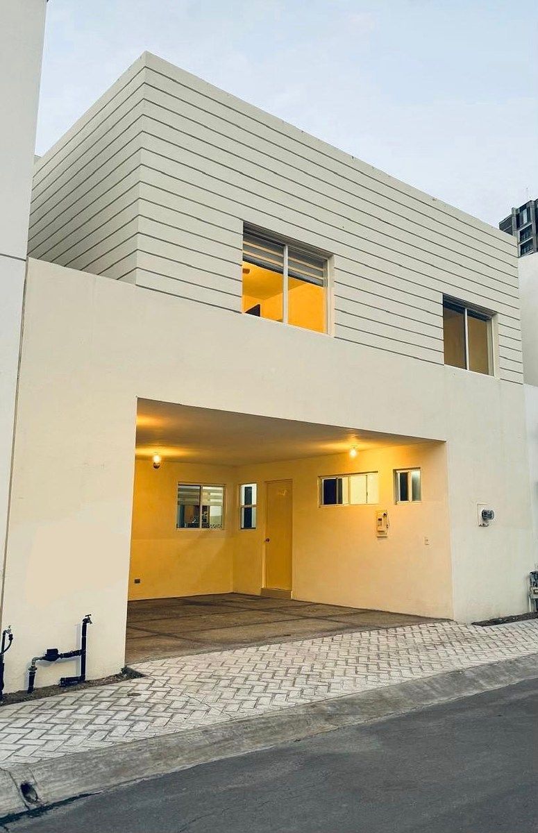 Casa em Bosques la Huasteca, Santa Catarina, foto 3 de 32