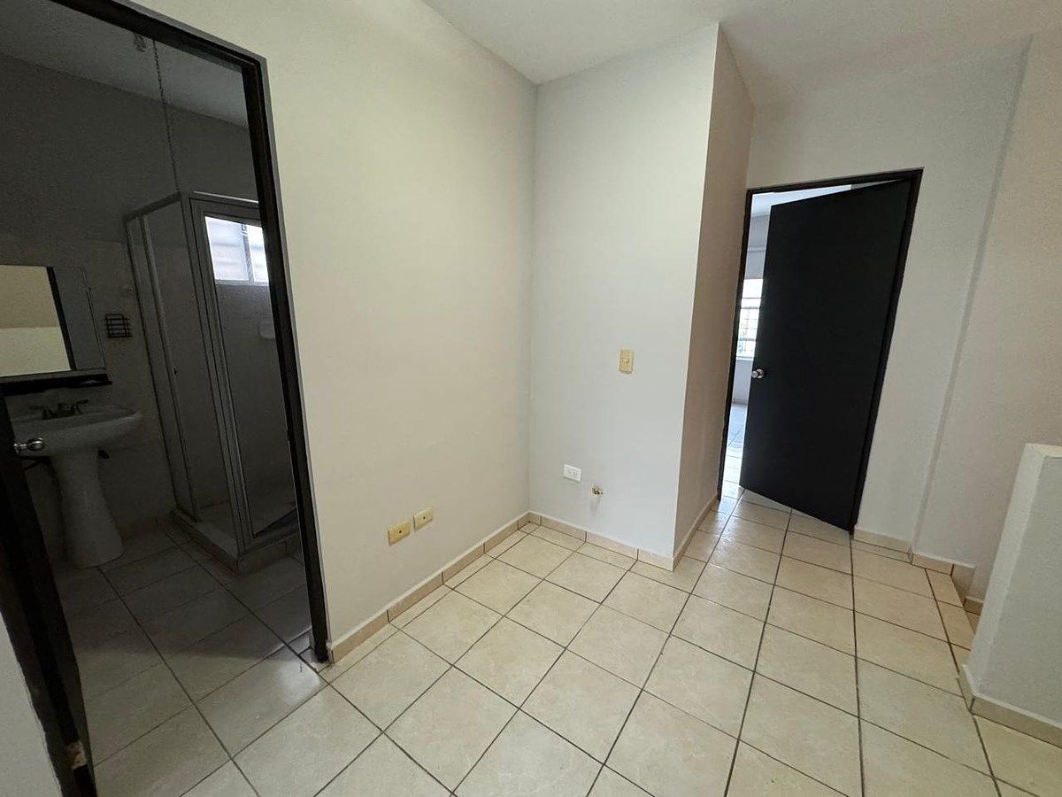 Casa en Colinas del Huajuco, Monterrey, foto 11 de 13
