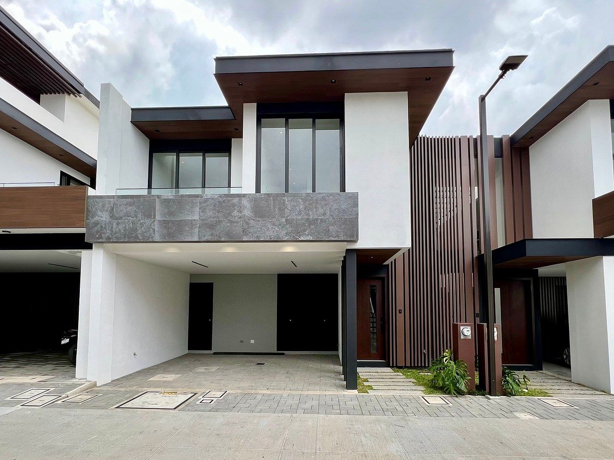Casa en renta en zona 10 para estrenar, foto 1 de 17