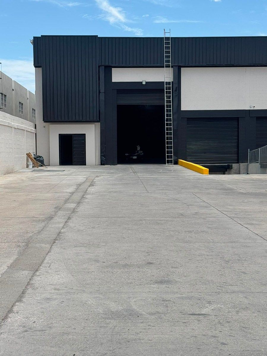 Renta de bodega vialidad sacramento, photo 1 of 6
