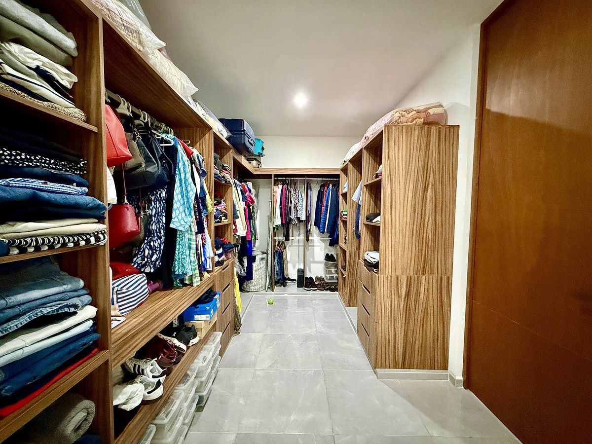 closet vestidor principal, foto 13 de 25
