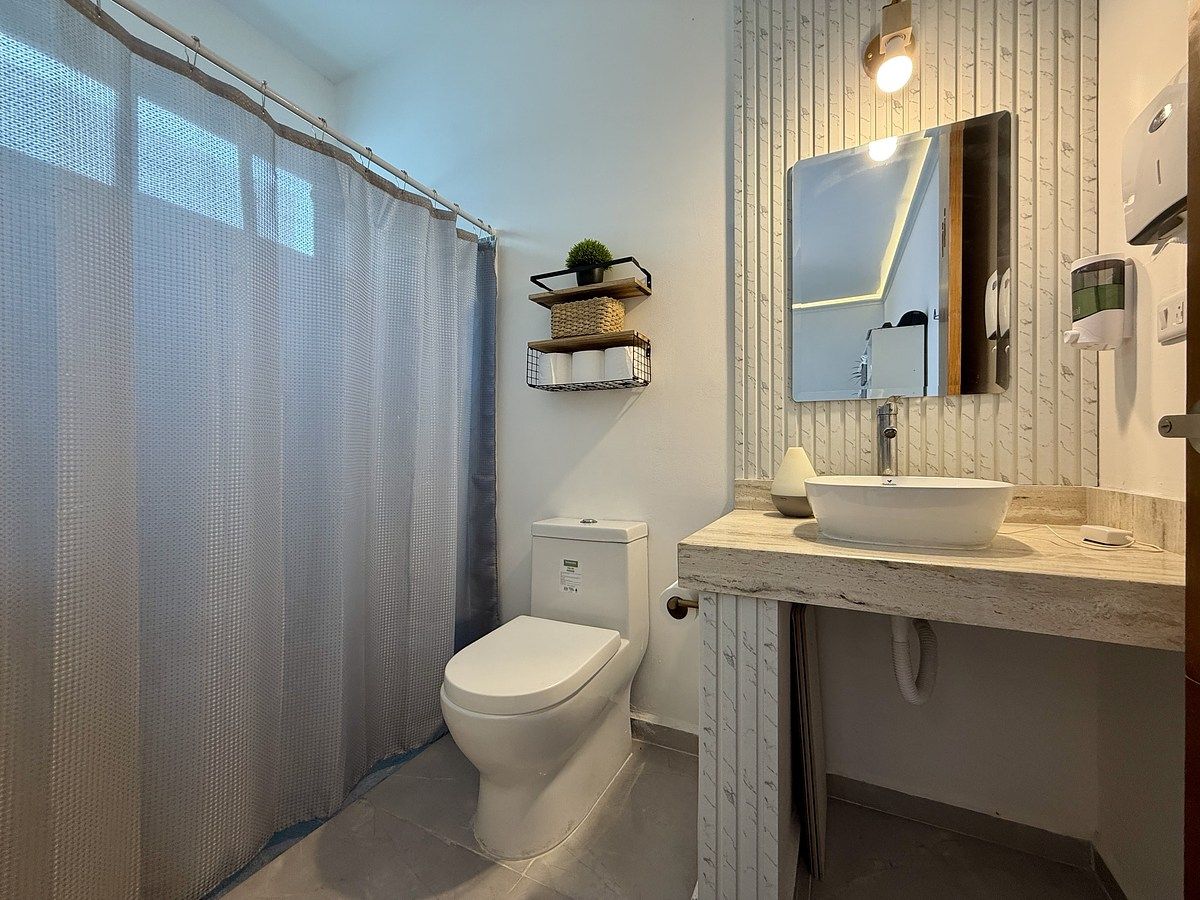 baño del cuarto de servicio, foto 23 de 25