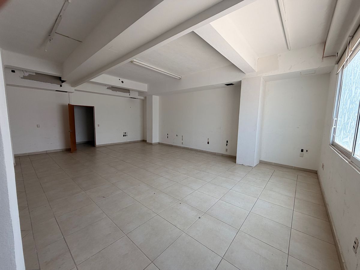 LOCAL EN RENTA EN EDIFICIO EMPRESARIAL EN PUERTO VALLARTA, foto 1 de 34