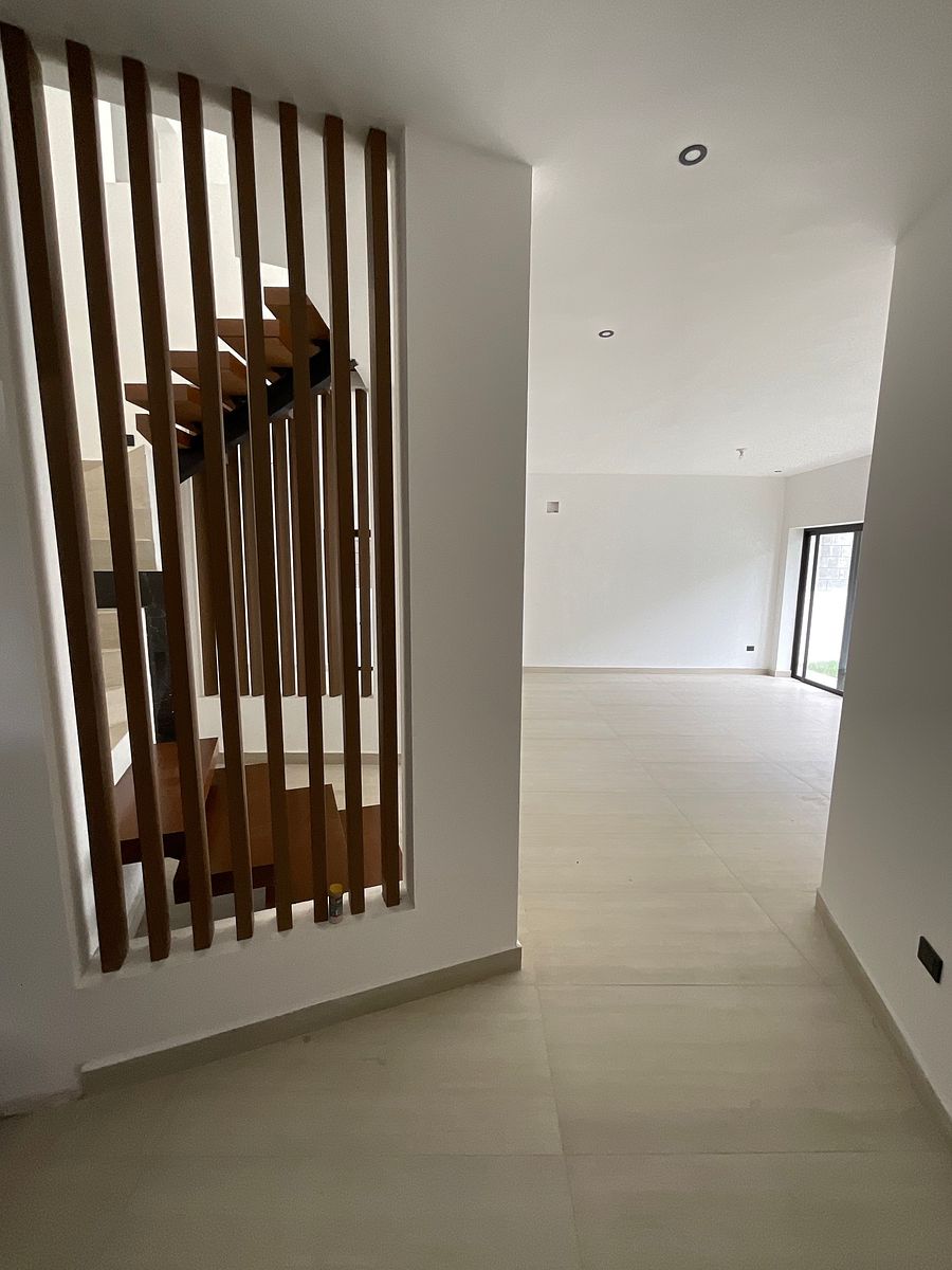 Casa em El Yerbaniz, Santiago, foto 3 de 29
