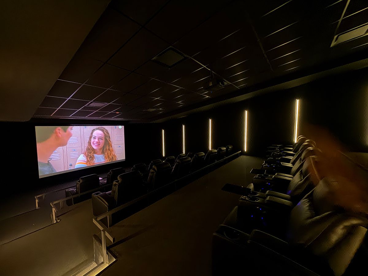 CINE, foto 2 de 34