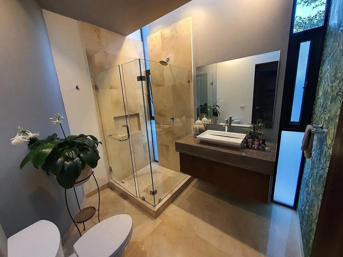 Baño completo de visitas., foto 7 de 20