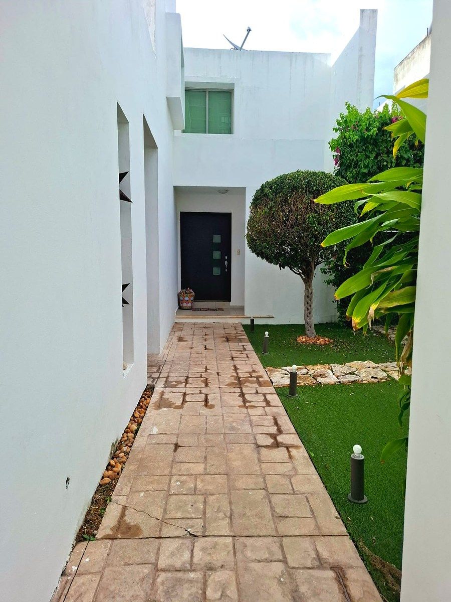 EN RENTA CASA SIN MUEBLES EN ALTABRISA, photo 1 of 19