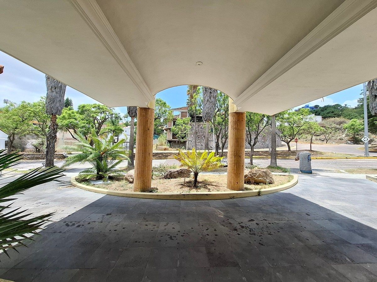 RESIDENCIA EN VENTA EN CIUDAD BUGAMBILIAS EN GUADALAJARA - foto 2