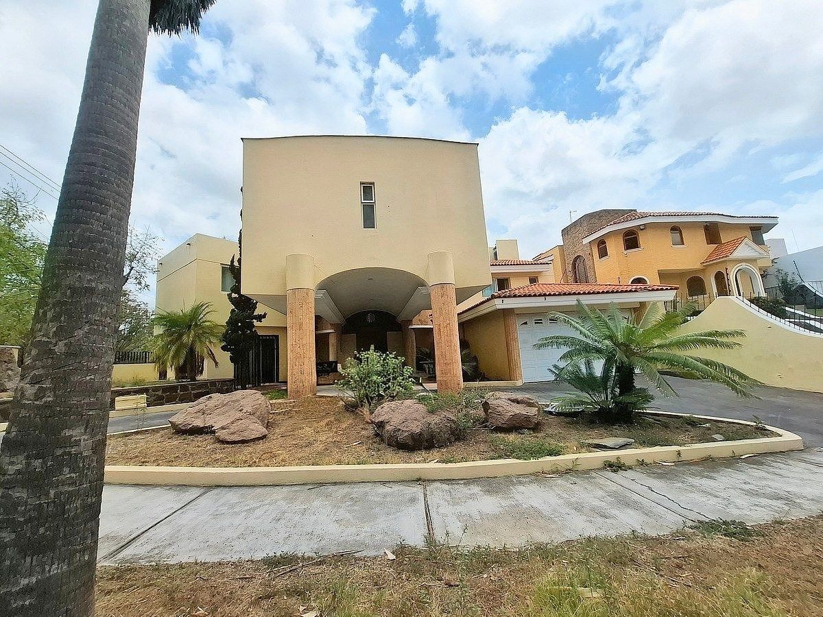 RESIDENCIA EN VENTA EN CIUDAD BUGAMBILIAS EN GUADALAJARA - foto 1