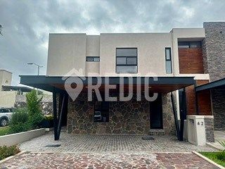 CASA À VENDA EM ALTOZANO COM ACABAMENTOS DE LUXO, foto 1 de 39